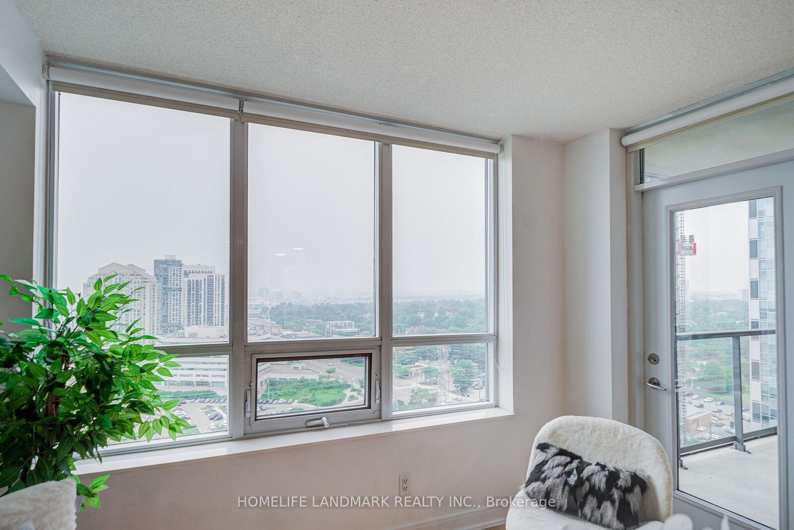 Property Photo:  35 Viking Lane 2238  ON M9B 0A2 