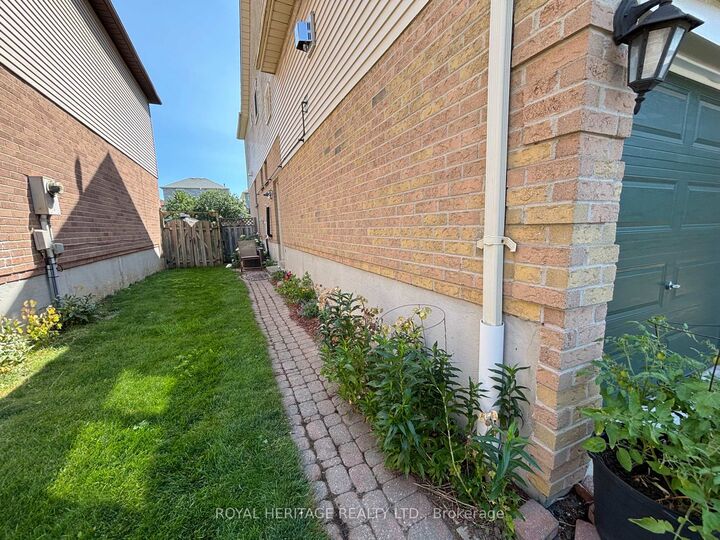 Property Photo:  9 Dowers Drive  ON L1T 3C8 