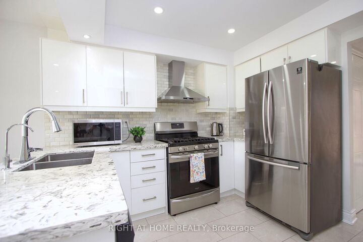 Property Photo: 865 Attersley Drive ON L1K 1V1