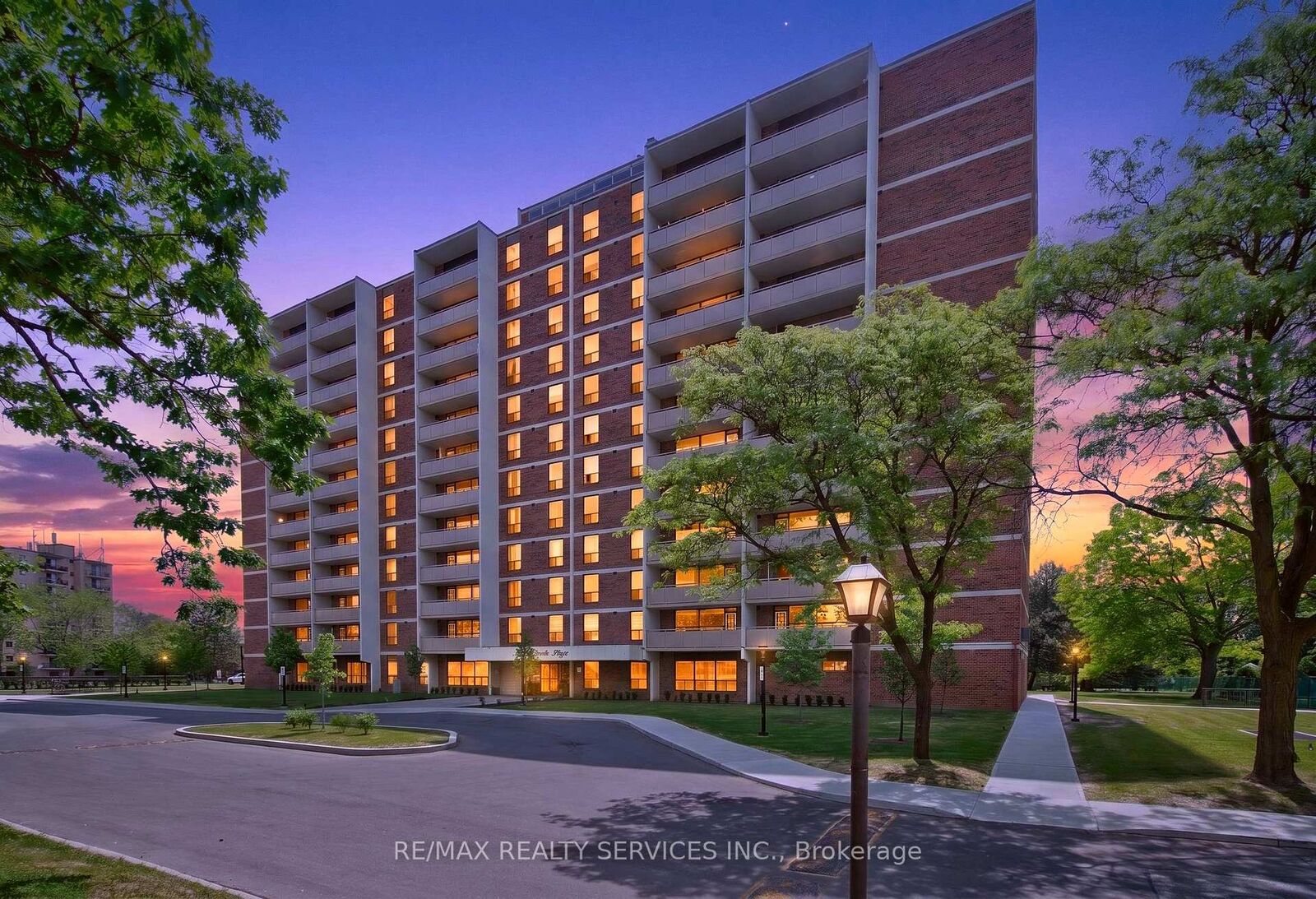 Property Photo:  3120 Kirwin Avenue 210  ON L5A 3R2 