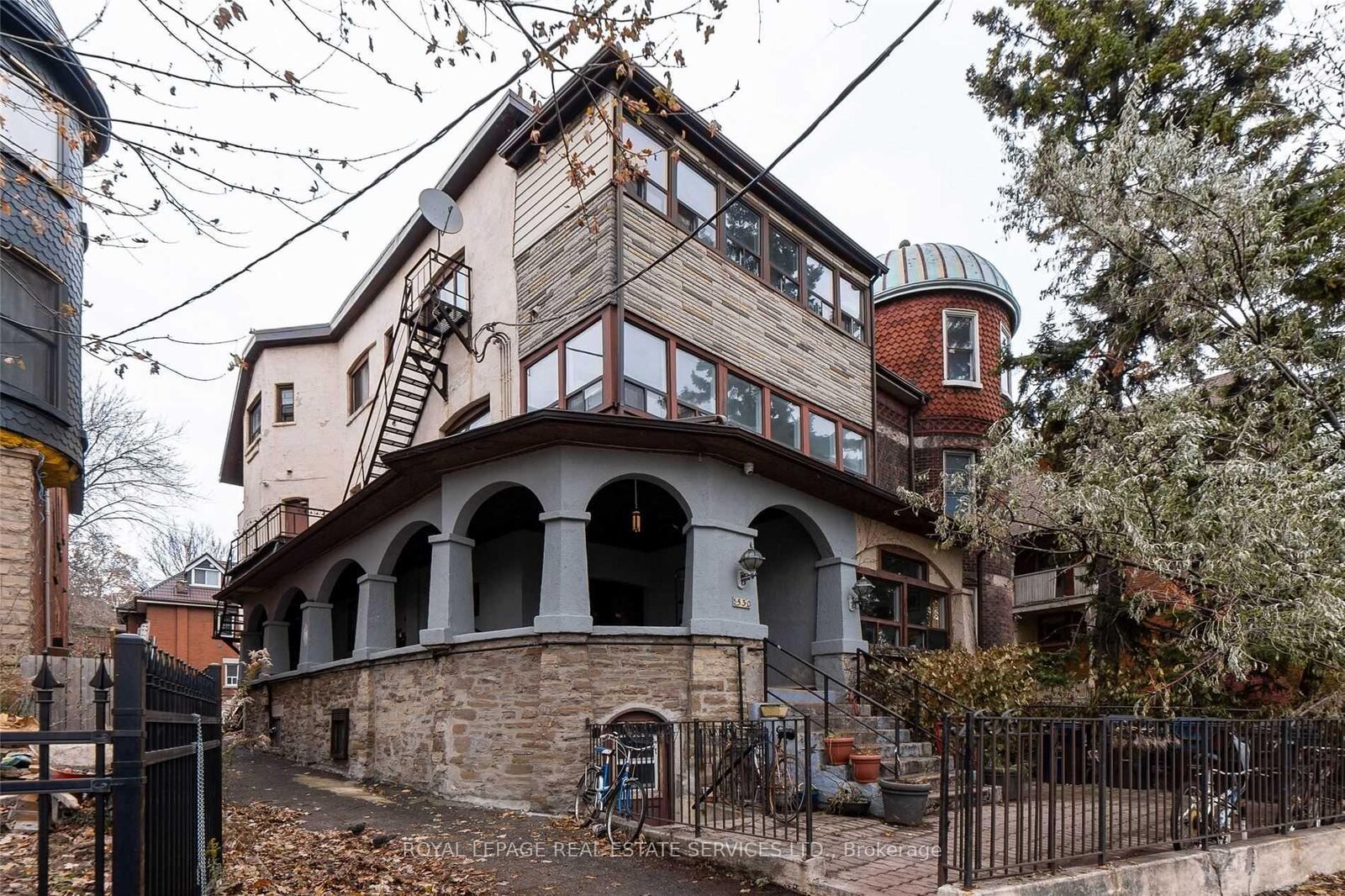 Property Photo:  1530 King Street W 101  ON M6K 1J6 