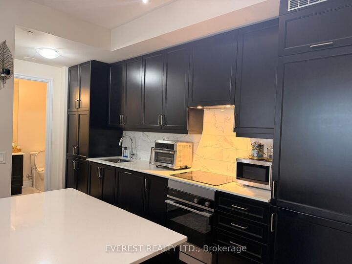 Property Photo:  9075 Jane Street 1706  ON L4K 0L7 