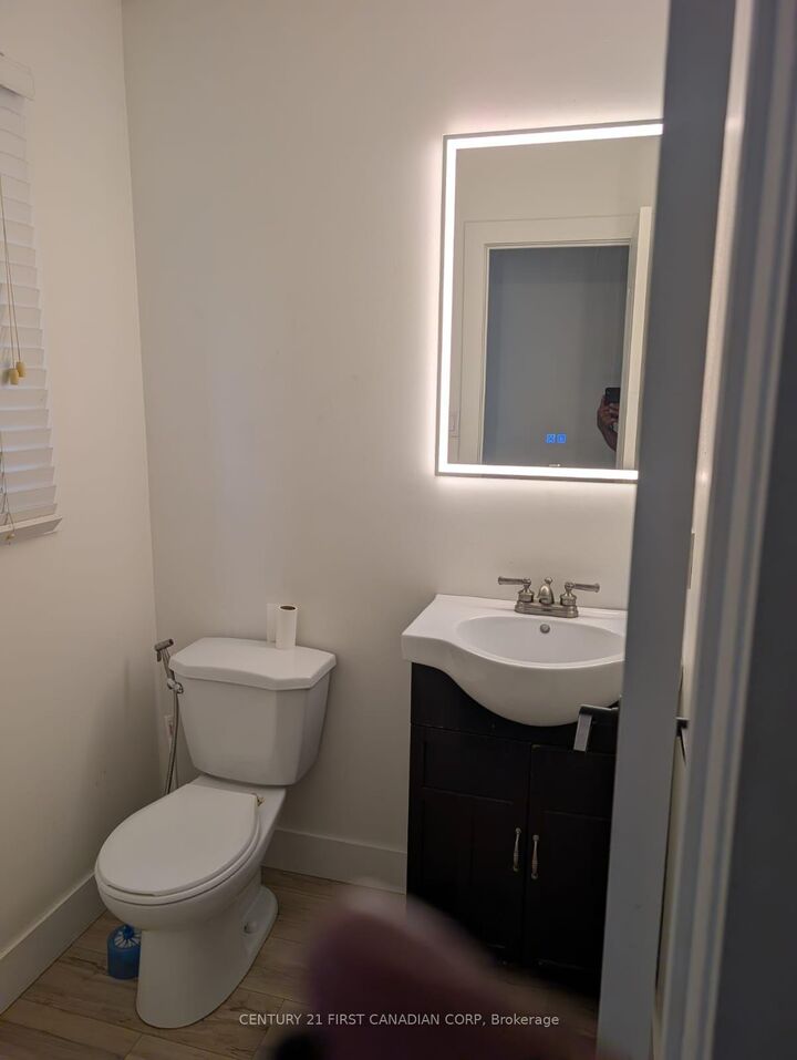 Property Photo:  25 Erica Crescent 28  ON N6E 3R6 