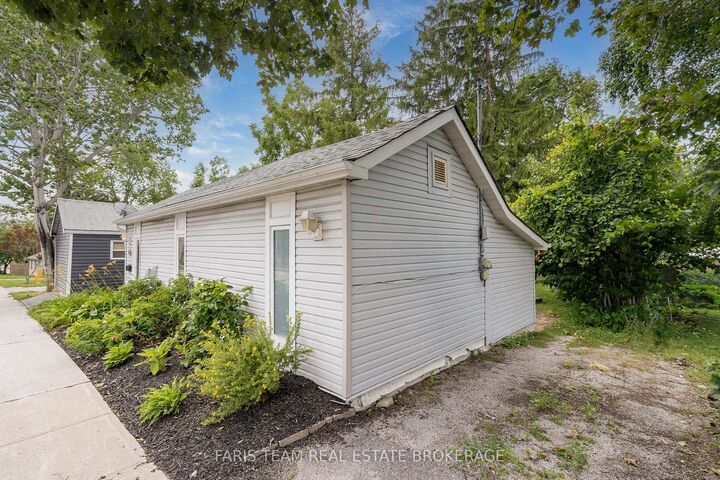 Property Photo:  204 Cox Mill Road  ON L4N 4G5 