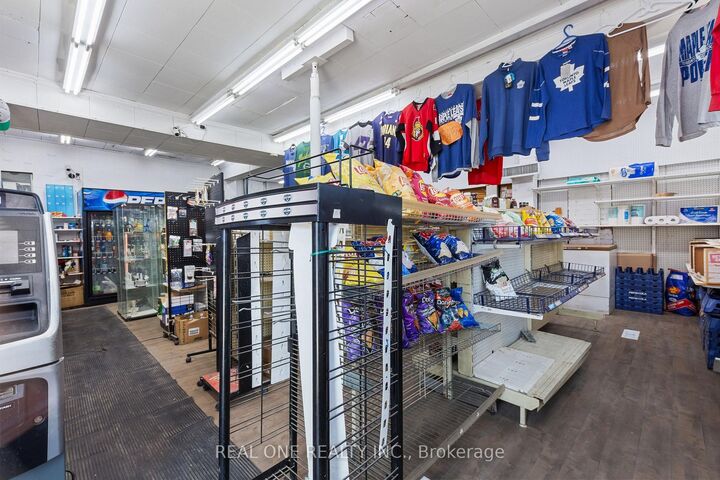 Property Photo:  155 Victoria Avenue N  ON L8L 5E7 