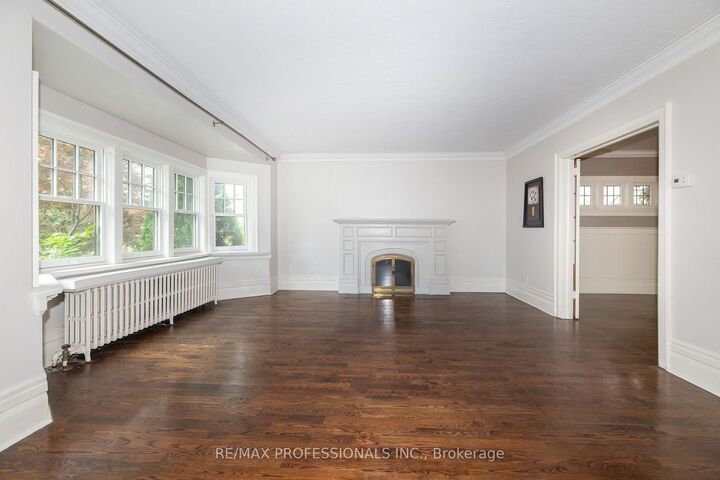 Property Photo: 61 Grenview Boulevard N ON M8X 2K3