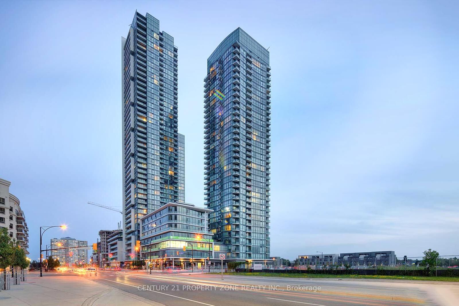 Property Photo:  4070 Confederation Parkway 709  ON L5B 0E9 