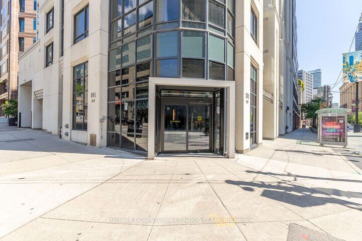 Property Photo:  801 Bay Street 611  ON M5S 1Y9 
