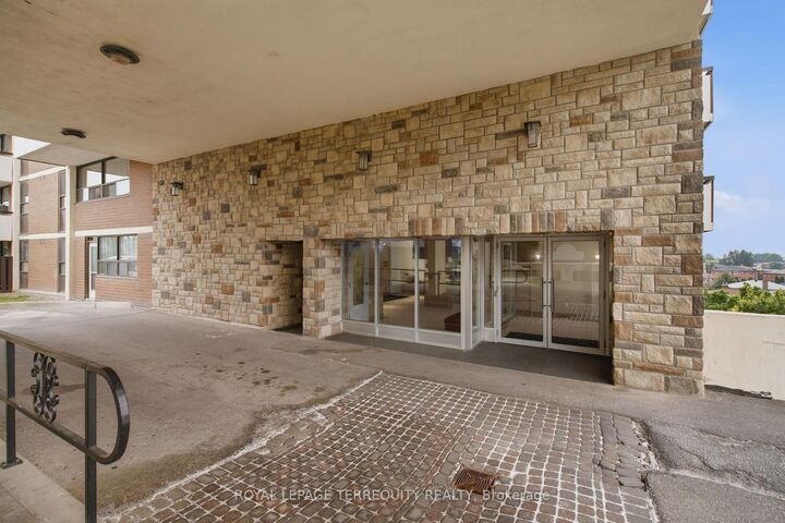 Property Photo:  541 Blackthorn Avenue 808  ON M6M 5A6 