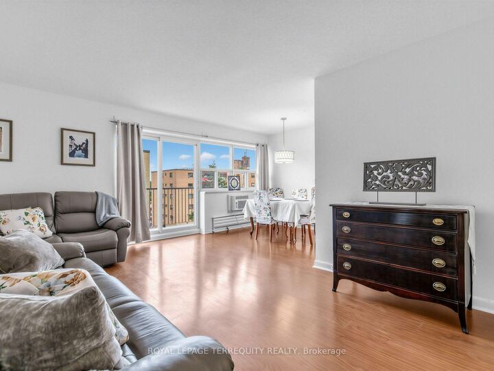 Property Photo: 8 Kingsbridge Court 404 ON M2R 1L5