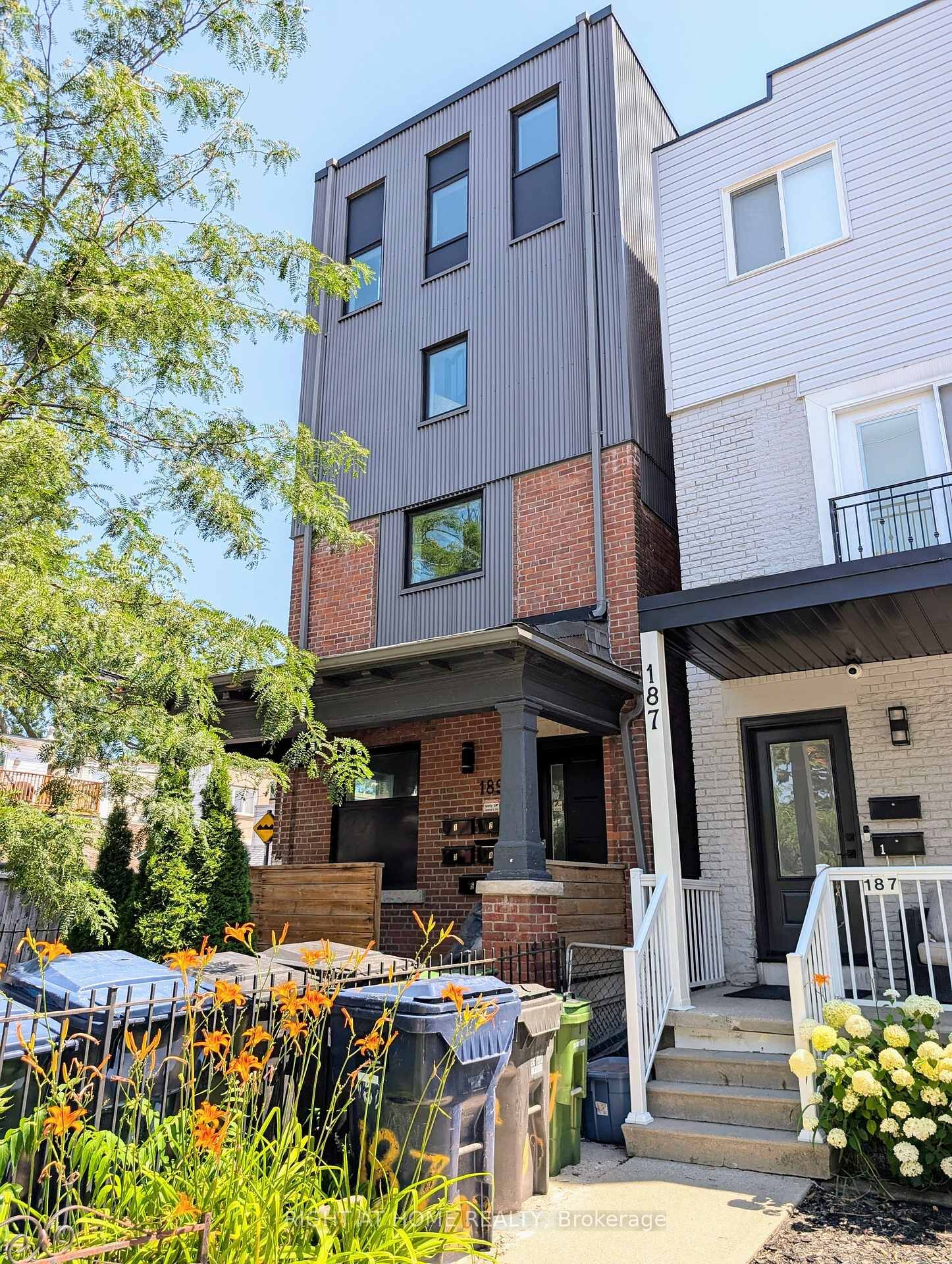 Property Photo:  189 Sheridan Avenue 5  ON M6H 3M5 