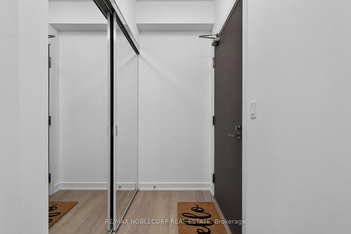 Property Photo:  501 St Clair Avenue W 1911  ON M5P 0A2 