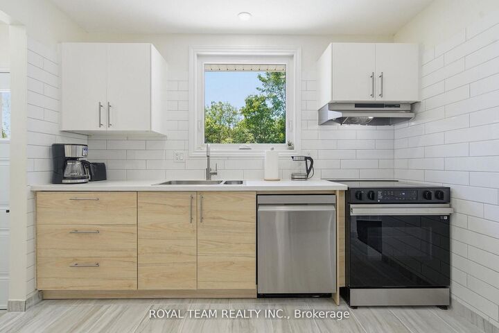 Property Photo:  653 Steeplechase Drive  ON N6J 3P3 