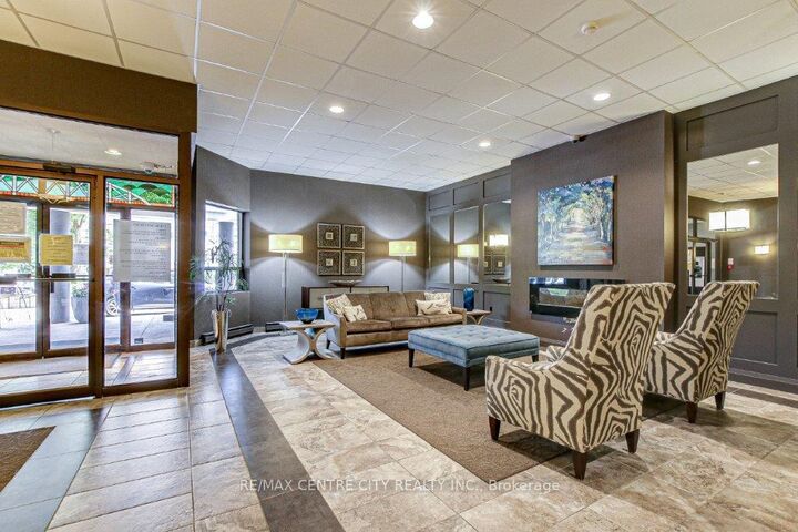 Property Photo:  549 Ridout Street N 302  ON N6A 5N5 