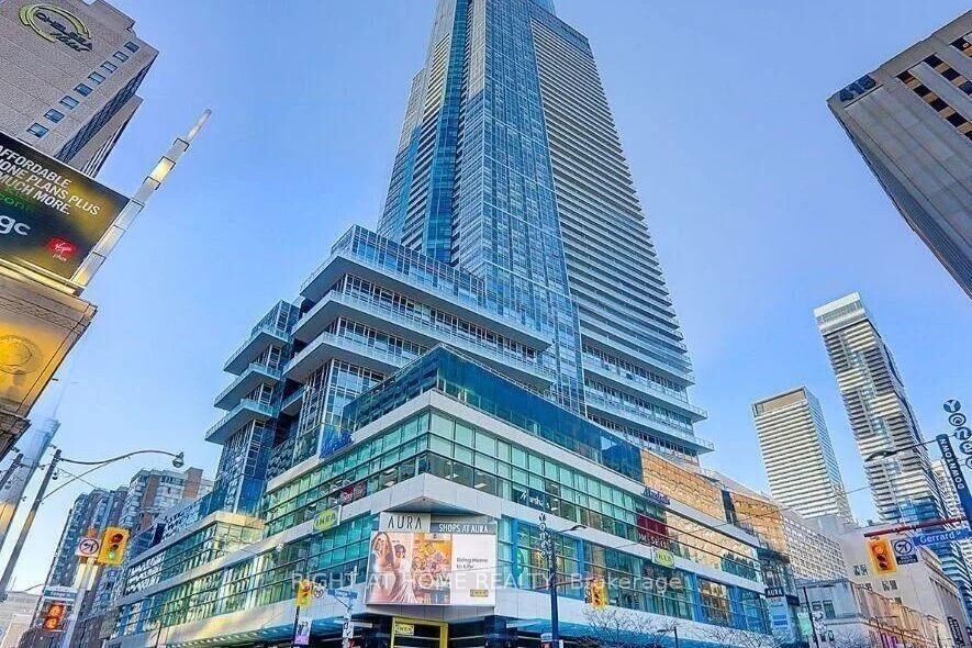 Property Photo:  386 Yonge Street 5016  ON M5B 0A5 