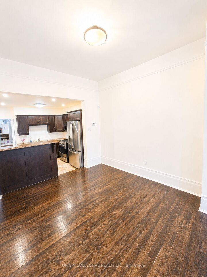 Property Photo:  43 Carr Street  ON M5T 1B6 