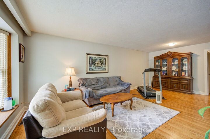 Property Photo:  608 Rupert Avenue  ON L4A 1W1 