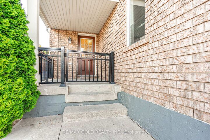 Property Photo:  34 Jingle Crescent  ON L6S 0B2 
