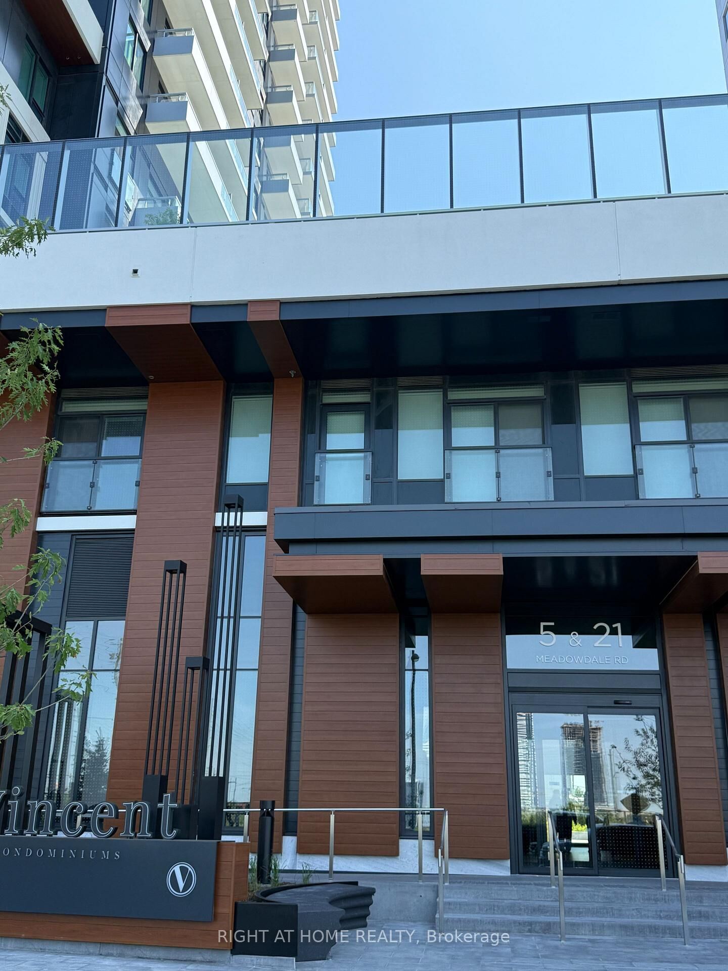 Property Photo:  21 Meadowvale Road 603  ON L4K 0H4 