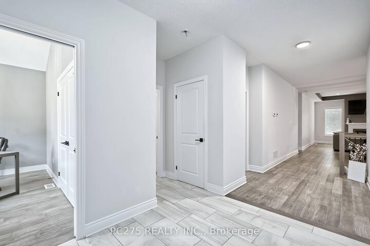 Property Photo:  2022 Upperpoint Boulevard 10  ON N6K 4M9 