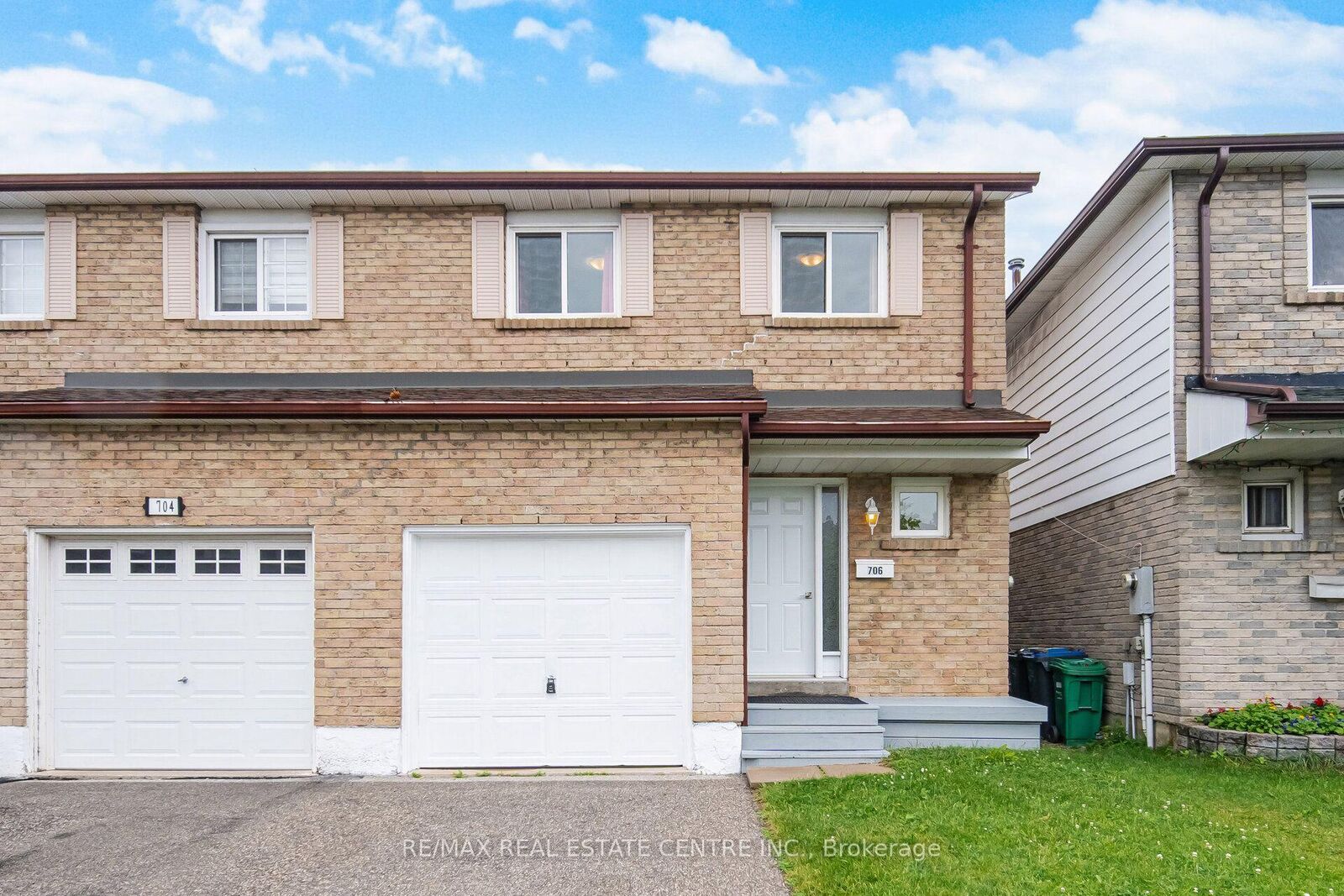 Property Photo: 706 Carrying Place ON L5C 3W6