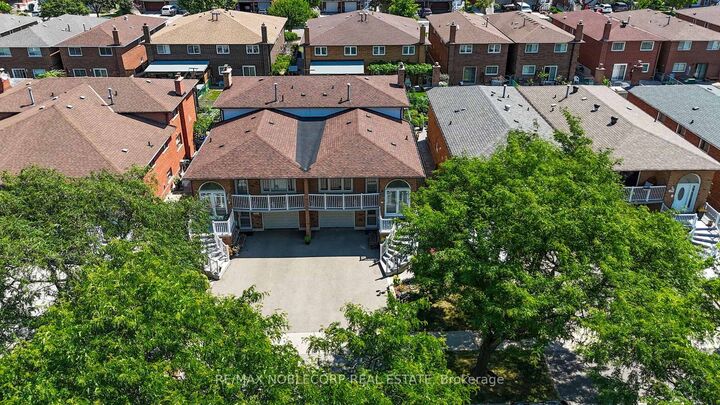 Property Photo:  131 Yatescastle Drive  ON M3L 2L4 