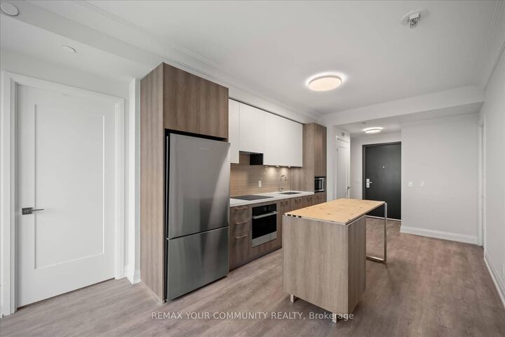 Property Photo:  8 Water Walk Drive 3303  ON L3R 6L4 