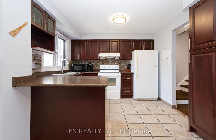 Property Photo:  4165 Fieldgate Drive 9  ON L4W 2M9 
