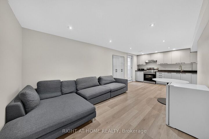 Property Photo:  2083-2085 Golden Briar Trail  ON L6H 4N5 