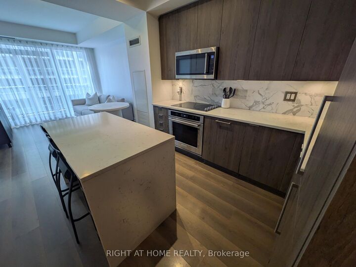 Property Photo:  38 Iannuzzi Street 628  ON M5V 0E8 