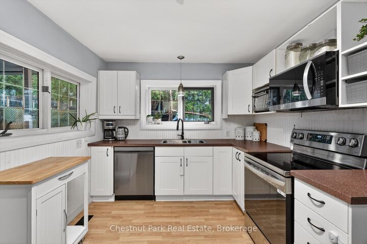 Property Photo: 3 Cora Street E ON P1H 1T5