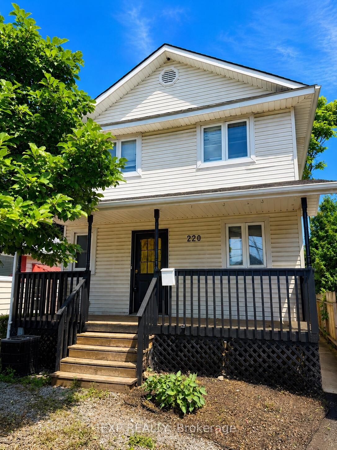 Property Photo:  220 Geneva Street  ON L2R 4P8 