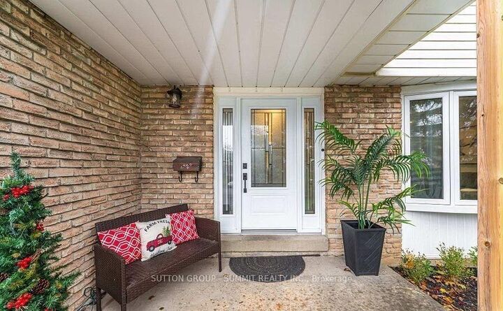 Property Photo:  19 Jasper Crescent Upper  ON L6S 1W8 