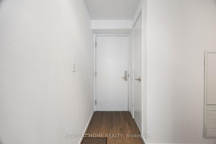Property Photo:  5 St Joseph Street 3403  ON M4Y 1J6 