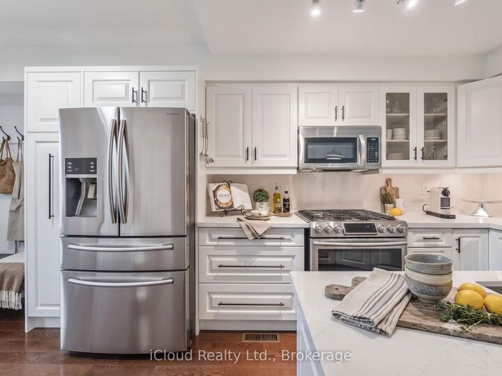 Property Photo:  110 Glenashton Drive  ON L6H 6G3 