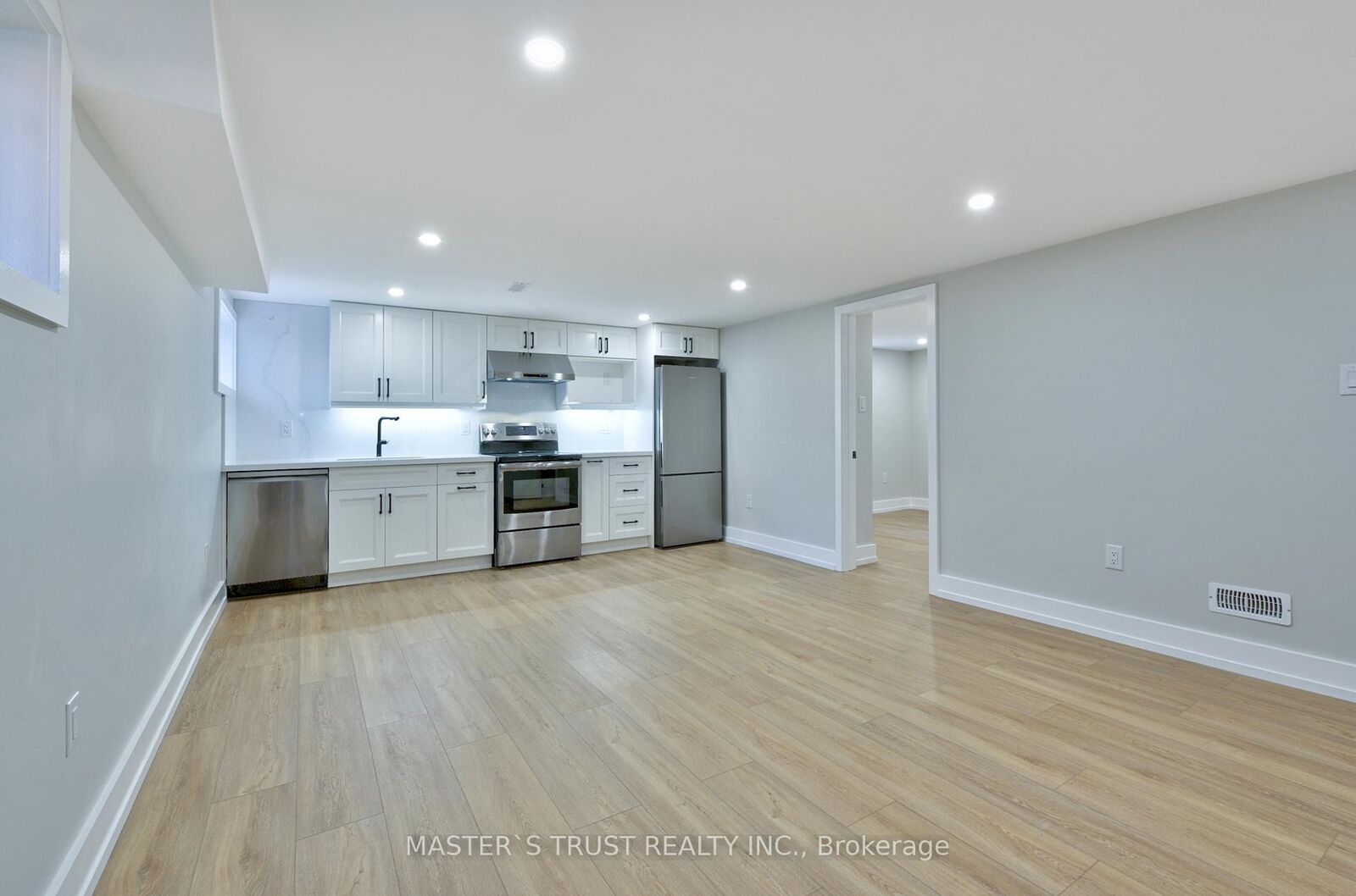 Property Photo:  28 Florence Drive Unit 2  ON L6K 1V6 
