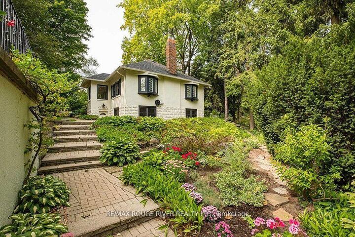 Property Photo: 11 Donwoods Drive ON M4N 2E9