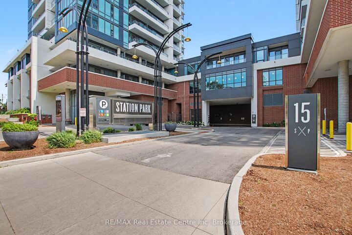 Property Photo:  15 Wellington Street 2214  ON N2G 0E4 