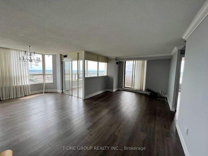 Property Photo:  400 Webb Drive 2103  ON L5B 3Z8 