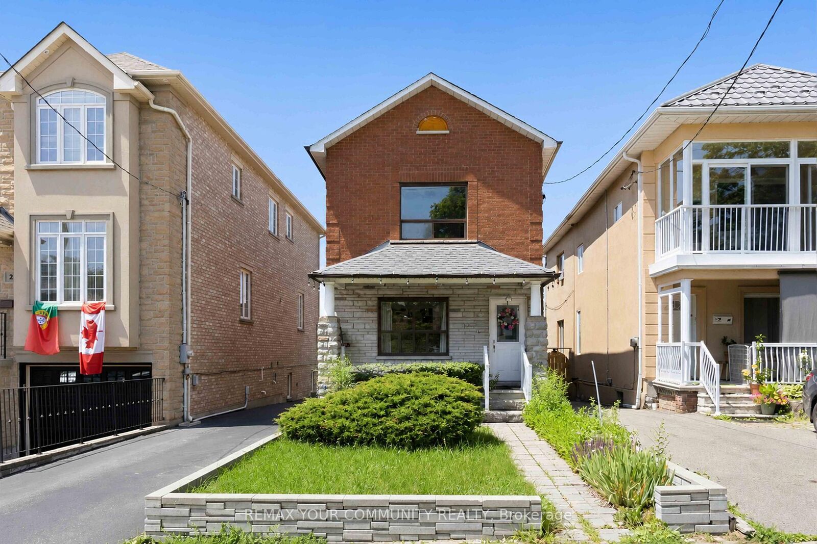 Property Photo:  32 Kirknewton Road  ON M6E 3Y1 