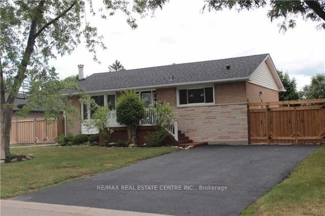 363 Duncombe Drive — photo 1