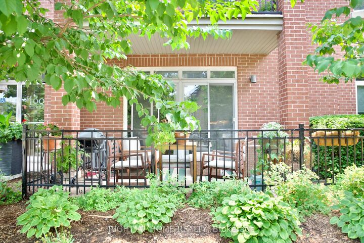 Property Photo: 400 McLeod Street 109 ON K2P 1A6
