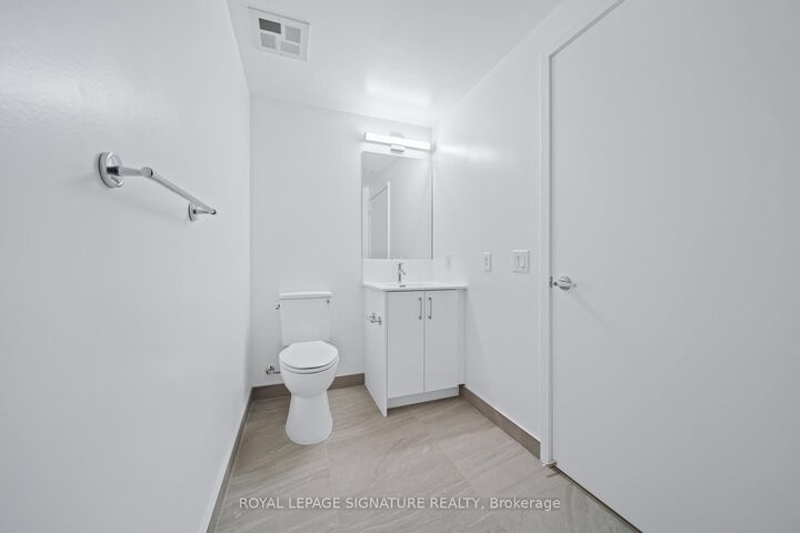 Property Photo:  4010 Eglinton Avenue W 714  ON M9A 0G5 