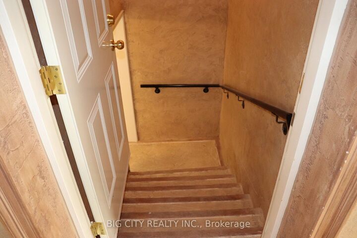 Property Photo:  30 Lozoway Drive Lower  ON M1K 2Y4 