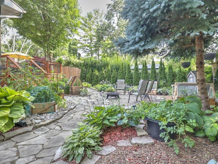 Property Photo:  467 Jellicoe Crescent  ON N6K 2M7 