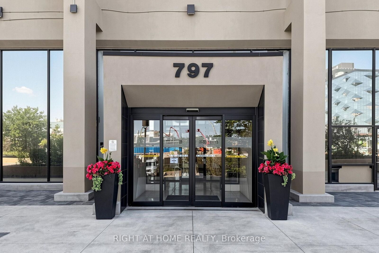 Property Photo:  797 Don Mills Road 1104  ON M3C 1V2 