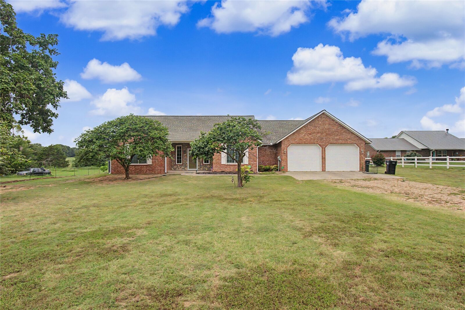 Property Photo: 31359 S 200 Road OK 74437