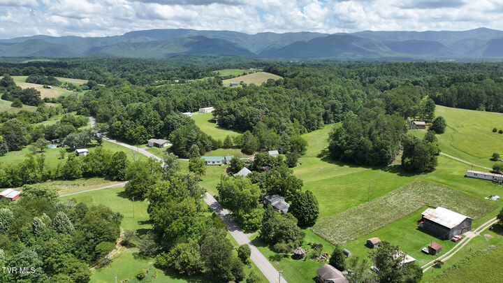 Property Photo: 950 Middle Creek Road TN 37616