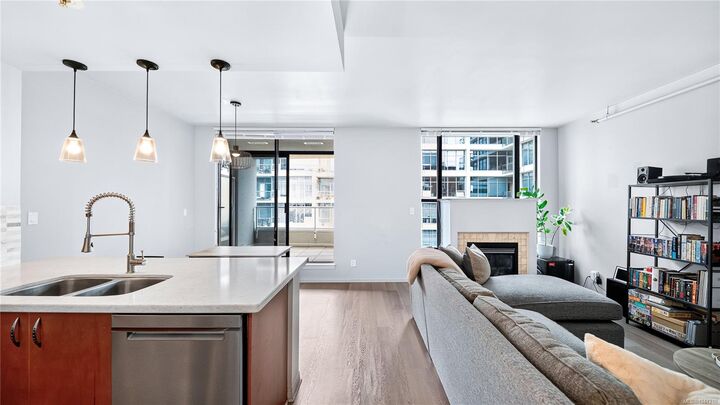 Property Photo: 860 View St #701 BC V8W 3Z8