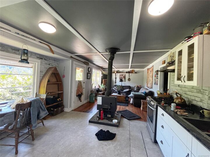 Property Photo:  948 Maquinna Dr S  BC V0P 1X0 